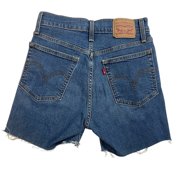 Levi's Wedgie Skinny High-Waisted Raw Hem Denim Shorts Medium Wash Sz 27 - Picture 1 of 8